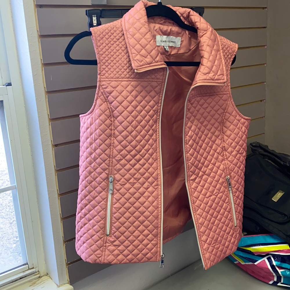 Semi puffy vest